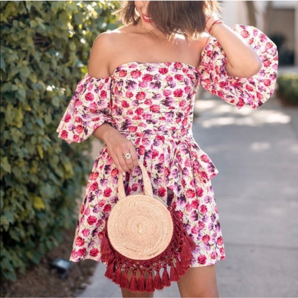🌸NWT Floral Zara puff sleeves dress